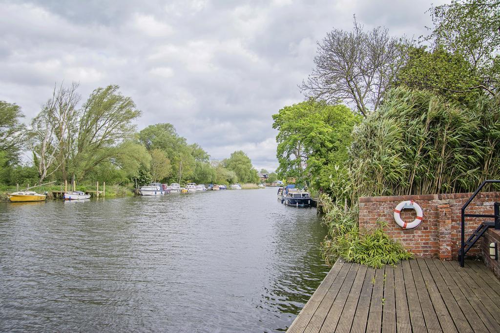 Waveney House Hotel 베컬스 외부 사진