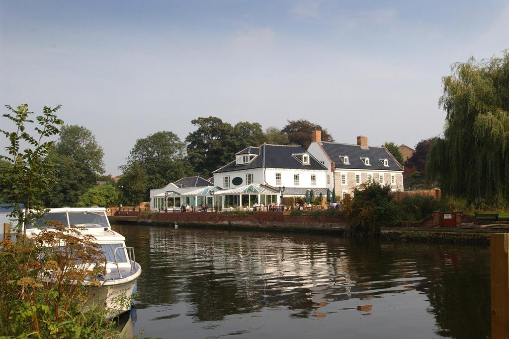 Waveney House Hotel 베컬스 외부 사진
